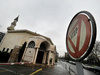 Swiss Parliament Votes to Ban Foreign-Funded Mosques and Arabic Preaching