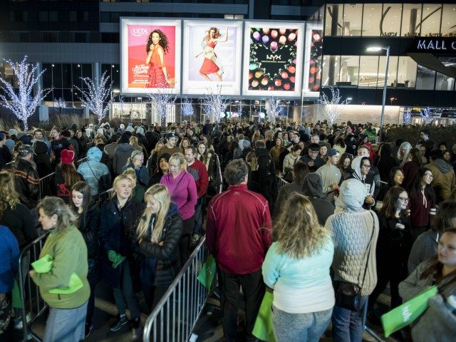 Pictures: Black Friday Shoppers Began Lining Up on Thanksgiving | Breitbart - What Stores Are Having Black Friday Sales In London