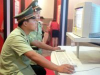 BEIJING, CHINA: Chinese policemen surf the Internet at a computer fair in Beijing, 21 August 2000. China has recently arrested a high school teacher in the southwestern province of Sichuan for posting articles critical of the communist authorities on the Internet, a charge that carries a prison term of up to 10 years. AFP PHOTO/GOH Chai Hin (Photo credit should read GOH CHAI HIN/AFP/Getty Images)