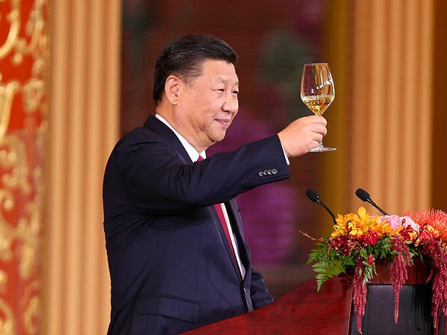 china-leader-xi-jinping-raise-glass-donald-trump-welcome-getty-640x480.jpg