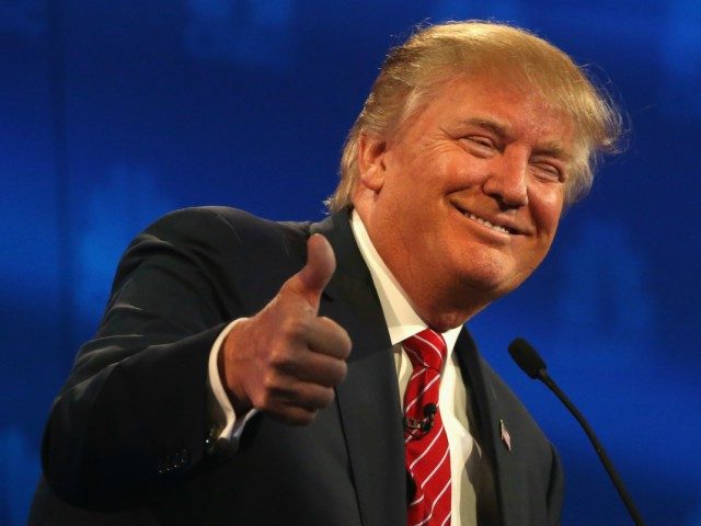 O presidente Donald Trump alcanÃ§ou 50 por cento de aprovaÃ§Ã£o de acordo com a Ãºltima pesquisa Rasmussen sobre eleitores americanos.