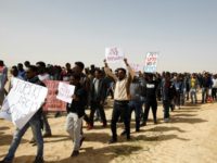This photo taken on February 22, 2018 shows African migrants marching from the Holot detention centre to the Saharonim Prison, an Israeli detention facility for African asylum seekers