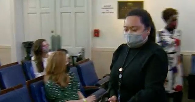 Journalists Thank Jen Psaki for Handing Out Cookies in Briefing Room 1 Journalists Thank Jen Psaki for Handing Out Cookies in Briefing Room