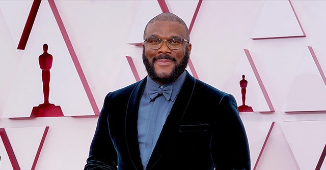 Oscars 2021: Tyler Perry Urges People to 'Meet Me in the Middle' and 'Refuse Hate' 1 Oscars 2021: Tyler Perry Urges People to 'Meet Me in the Middle' and 'Refuse Hate'