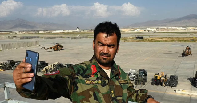 Looters Ransack Air Base After U.S. Hands It Over to Local Afghan Forces 1 Looters Ransack Air Base After U.S. Hands It Over to Local Afghan Forces