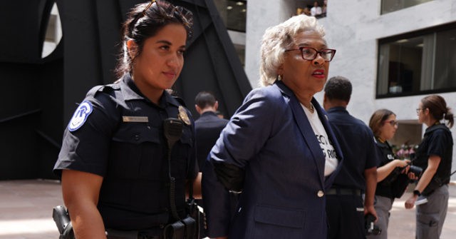 Democrat Joyce Beatty Arrested by Capitol Police After Leading Protest 1 Democrat Joyce Beatty Arrested by Capitol Police After Leading Protest