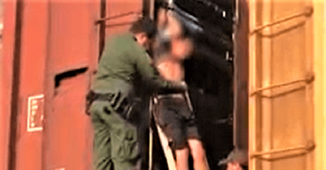 WATCH: 27 Migrants Rescued from Locked Railcars near Border in Texas 1 WATCH: 27 Migrants Rescued from Locked Railcars near Border in Texas