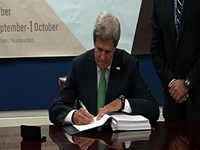 Kerry Signs U.N. Arms Treaty