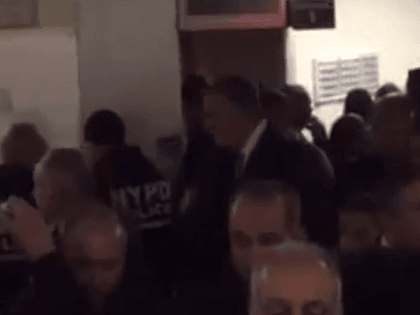 NYPD officers turn their backs on De Blasio (Screenshot / YouTube)