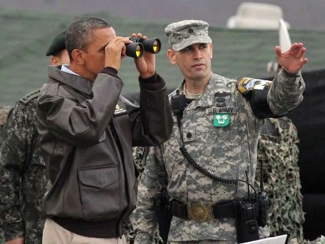 obama_military_binoculars_AFP