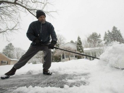 snow-shovel-AP