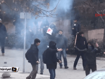 Islamists attack Ankara University students for attempting to hold rally in support of Cha