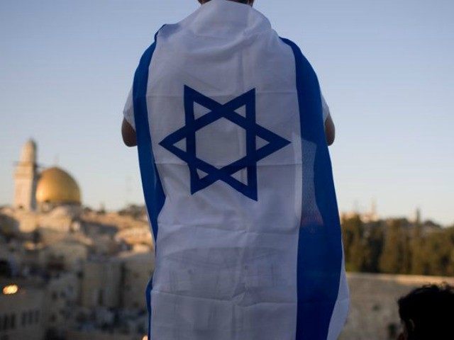 israel-boy-flag-AP