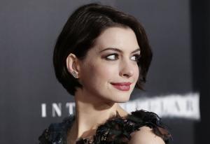 Anne Hathaway on smoking, hosting the Oscars advice