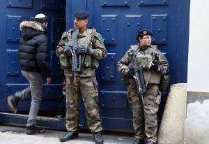 Hostage scare at Paris-area post office