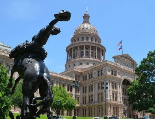 Texas-Capitol-and-Bronc-Rider-Sculpture-640x463