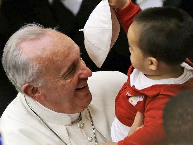 pope-francis-kid-removes-hat3