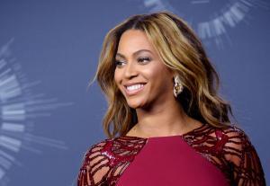 Tempers flare on Twitter as photos leak of Beyoncé without makeup