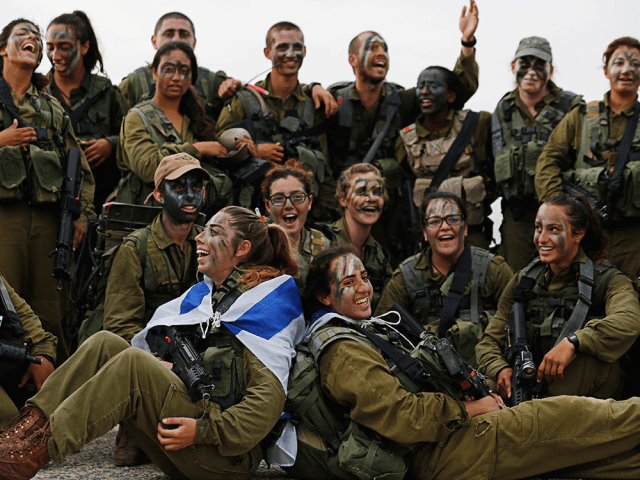Female Soldiers Israel (Amir Cohen / Reuters)