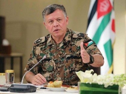 JORDAN, Amman : A handout picture released by the Jordanian Royal Palace shows Jordan's King Abdullah II speaking during a meeting with retired US Marine General Joseph Hoar and a delegation of the Capstone Program at the Royal Palace in Amman on February 12, 2015. AFP PHOTO / JORDANIAN ROYAL …