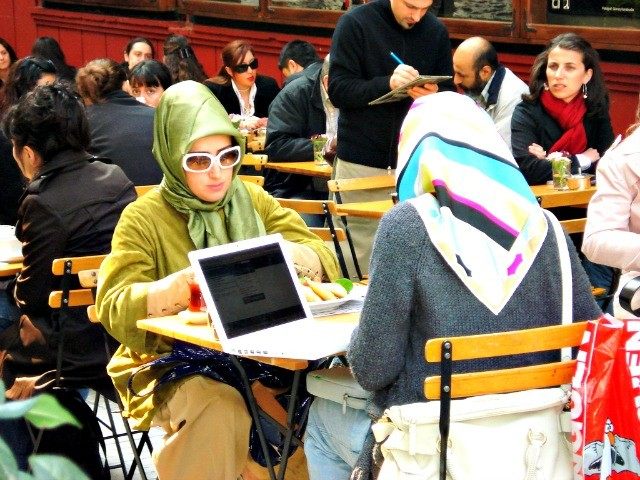 Turkish-women-Study-in-Headscarves-Flickr-by-chrisschuepp-640x480