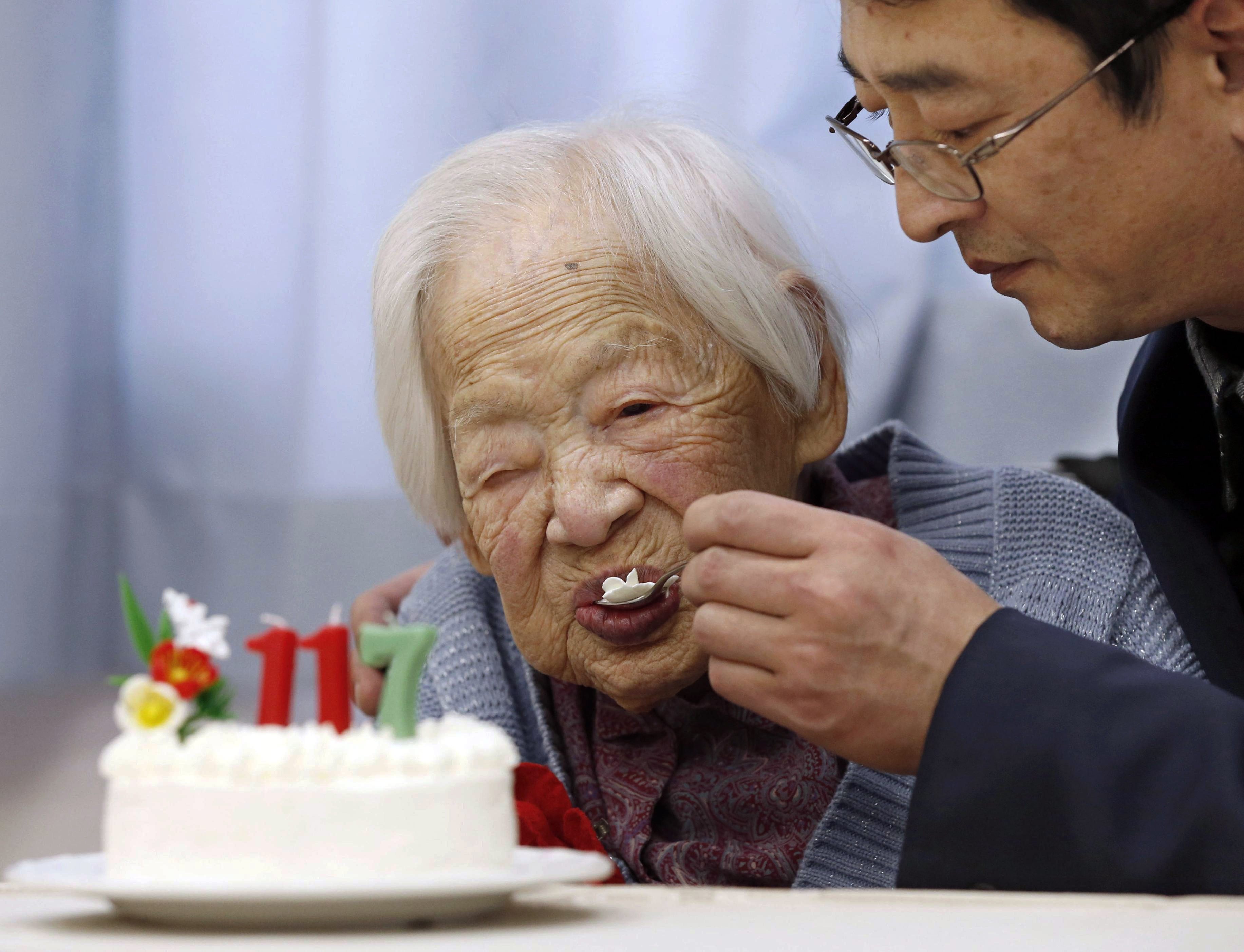 Самый долгий лет жизни. Долгожитель Наби Тадзима. Наби Тадзима японская долгожительница. Долгожитель Мисао Окава 117 лет.