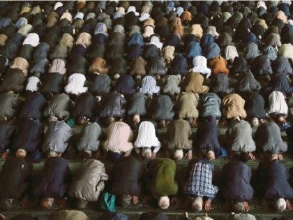 muslims pray