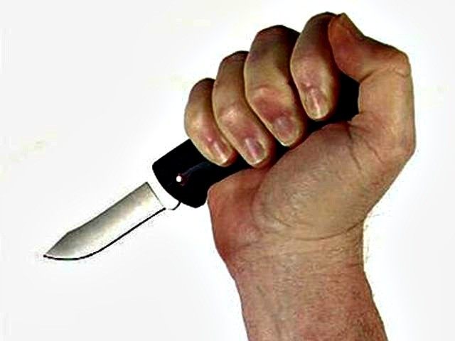 Stabbing-generic-hand-holding-knife-AP-10671262_143988_ver1.0_640_480