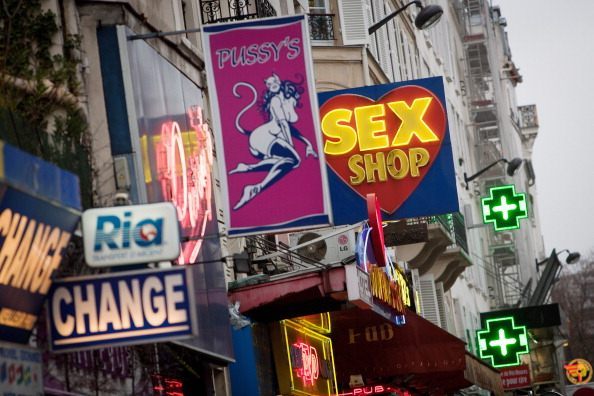 FRANCE-ILLUSTRATION-SEX-SHOP-PIGALLE