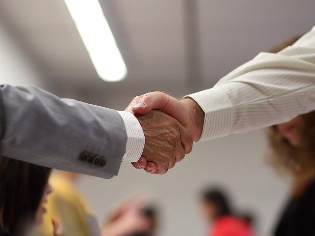 Handshake (Justin Sullivan / Getty)