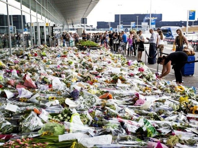MH17-tribute-flowers-afp