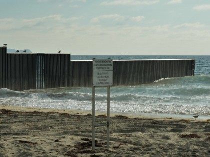 Mexico border sea beach (Mark Ralston / AFP / Getty)