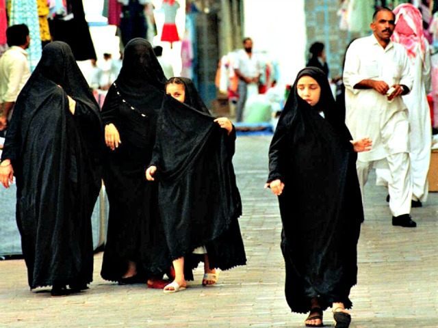 Saudi Arabia: Student kicked off bus for removing veil