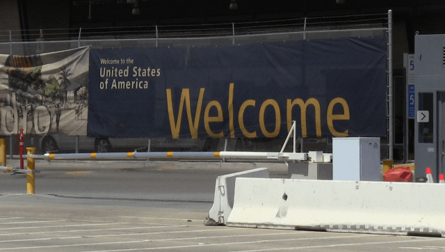 Sign Welcoming at Border