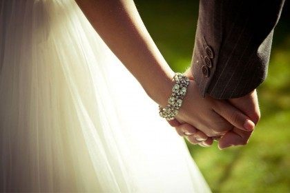 bride_groom_hands