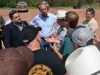 BLM-Red-River-Dewhurst Texas Lt. Governor David Dewhurst, Land Commissioner Jerry Patterson and State Rep. Jonathan Stickland meeting along the Red River with BLM spokesman Paul McGuire in April, 2014. (File Photo: Breitbart Texas/Bob Price)