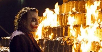 Joker_burns_money