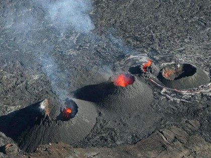 Le-Piton-de-la-Fournaise-volcano-Twitter
