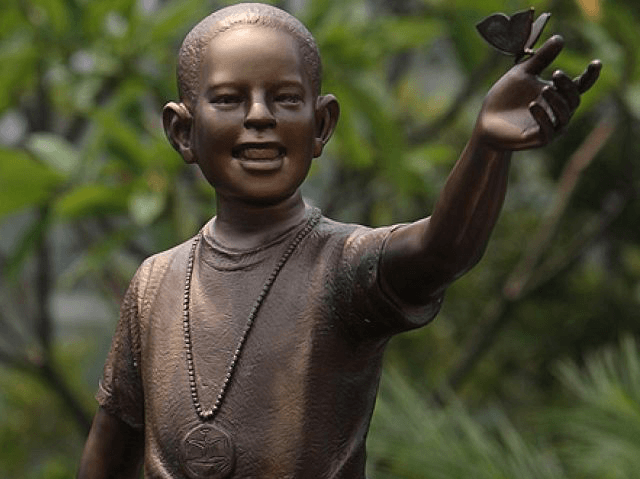 Obama child statue (Associated Press)