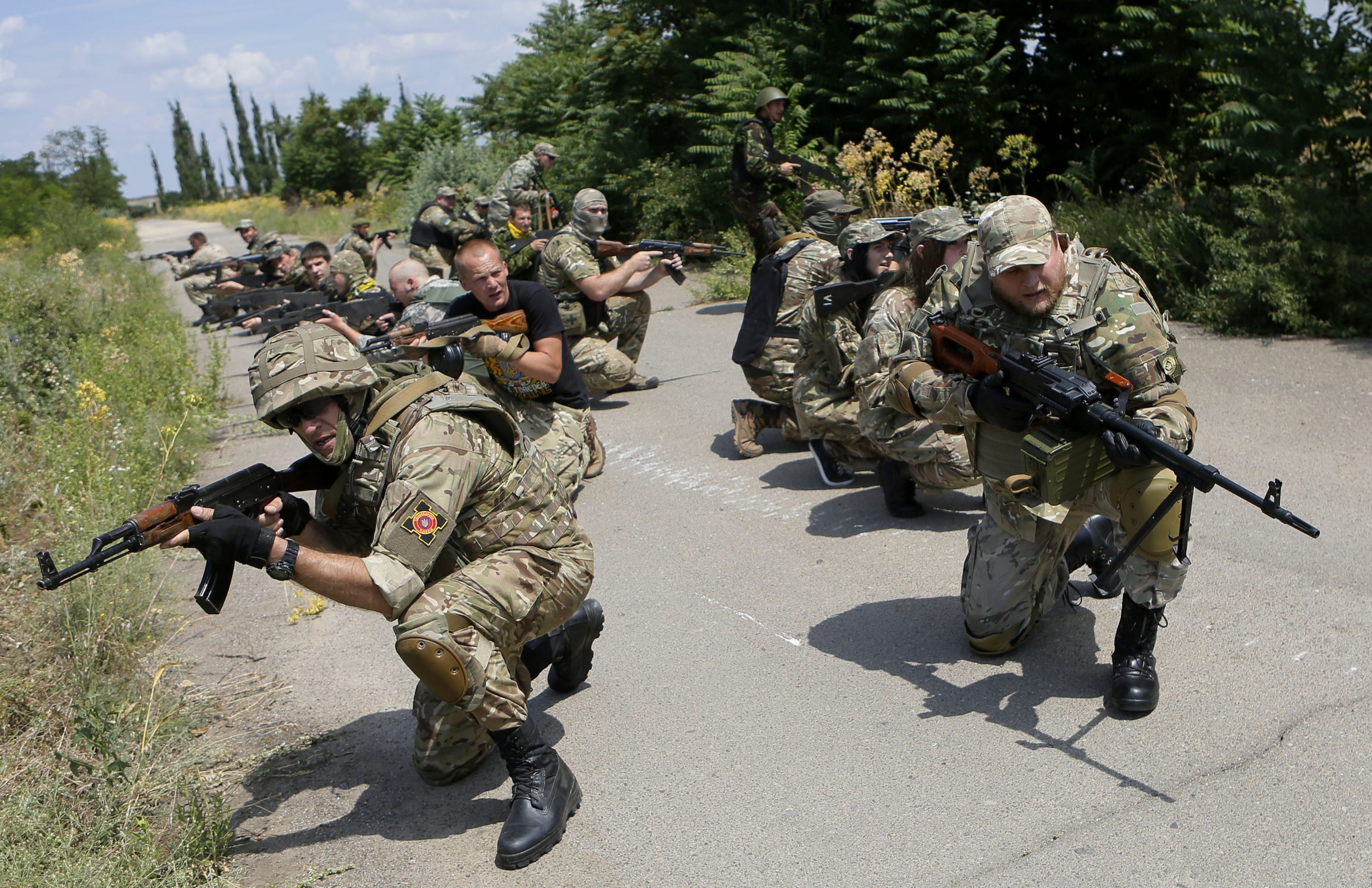 Ukrainian troops. Фото с фронта Украины. Location of the Military Forces of Ukraine. Ukraine Troops in School. SAS Troops Training local Forces in Ukraine’.