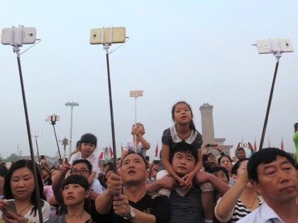 Selfie crowd in China (ChinaFotoPress / Getty)
