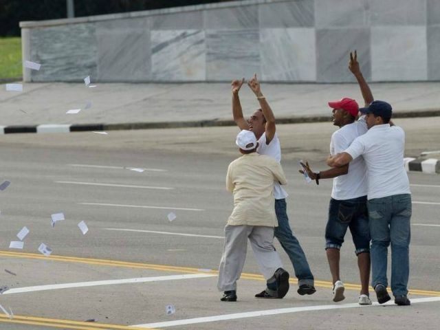 http://media.breitbart.com/media/2015/09/Cuban-dissidents-arrested-before-seeing-Pope-ap-640x480.jpg