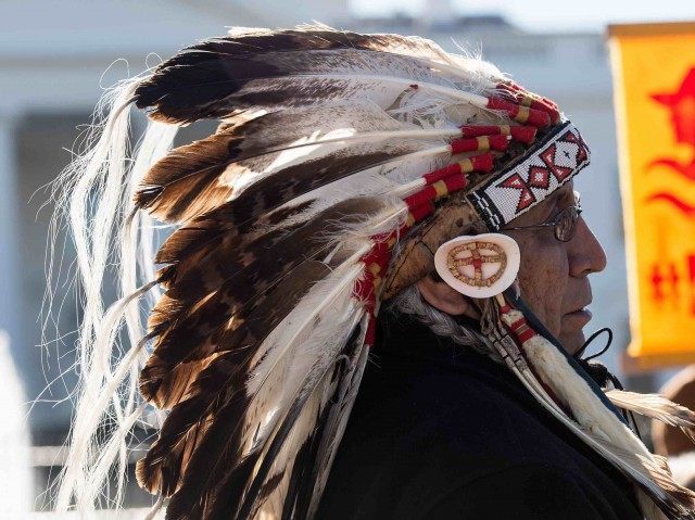 Lakota headdress (Nicholas Kamm / AFP / Getty)