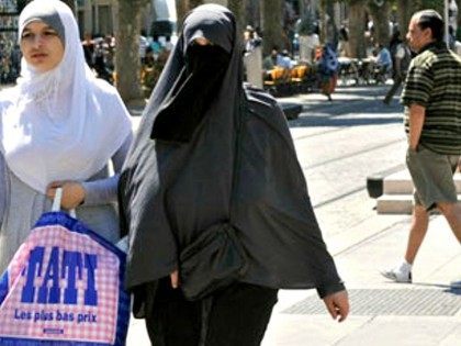 Muslim-women-in-Marseille-002