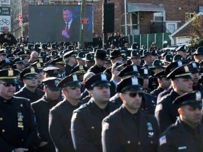 NY Cops Turn Backs on de Blasio AP PhotoJohn Minchillo
