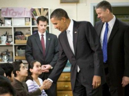 President Barack Obama and Secretary of Education Arne Duncan (R) visits with sixth grade