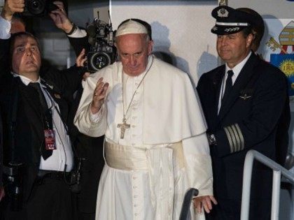 Pope Francis waves before departing Philadelphia on September 27, 2015 at the end of his s