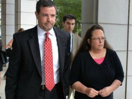 Rowan County Clerk Kim Davis, right, walks with her attorney Roger Gannam into the United