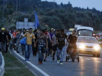 migrants-walk-out-of-Hungary-ap