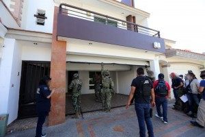 Mexican authorities raid a house in Sinaloa as they search for clues as to El Chapo's whereabouts. 